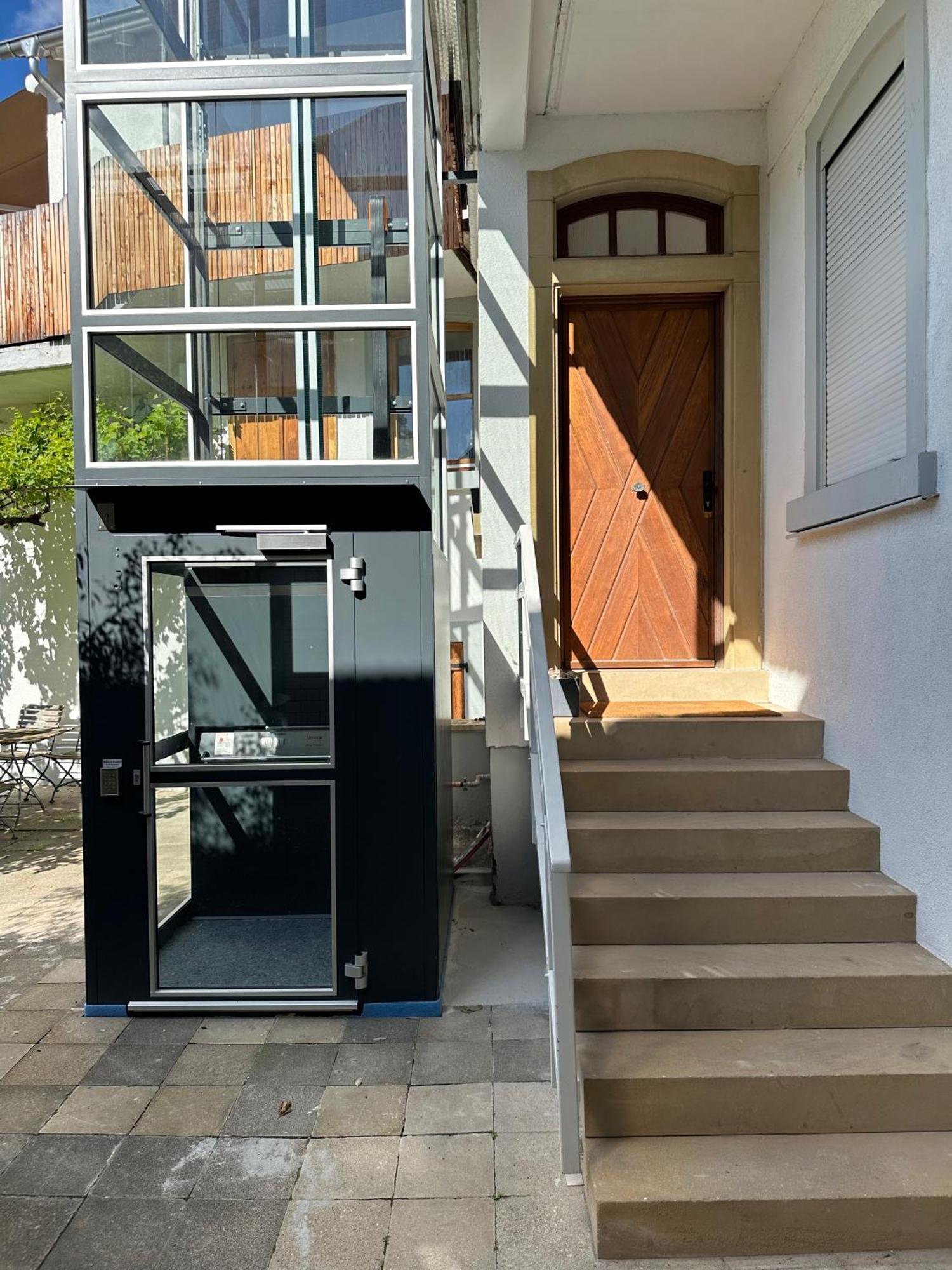 Klimatisierte Mit Grosser Terrasse